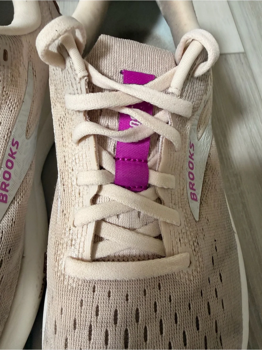Brooks Ghost 16 Running Shoes Women’s Size 8.5 Beige Pink Athletic Sneakers